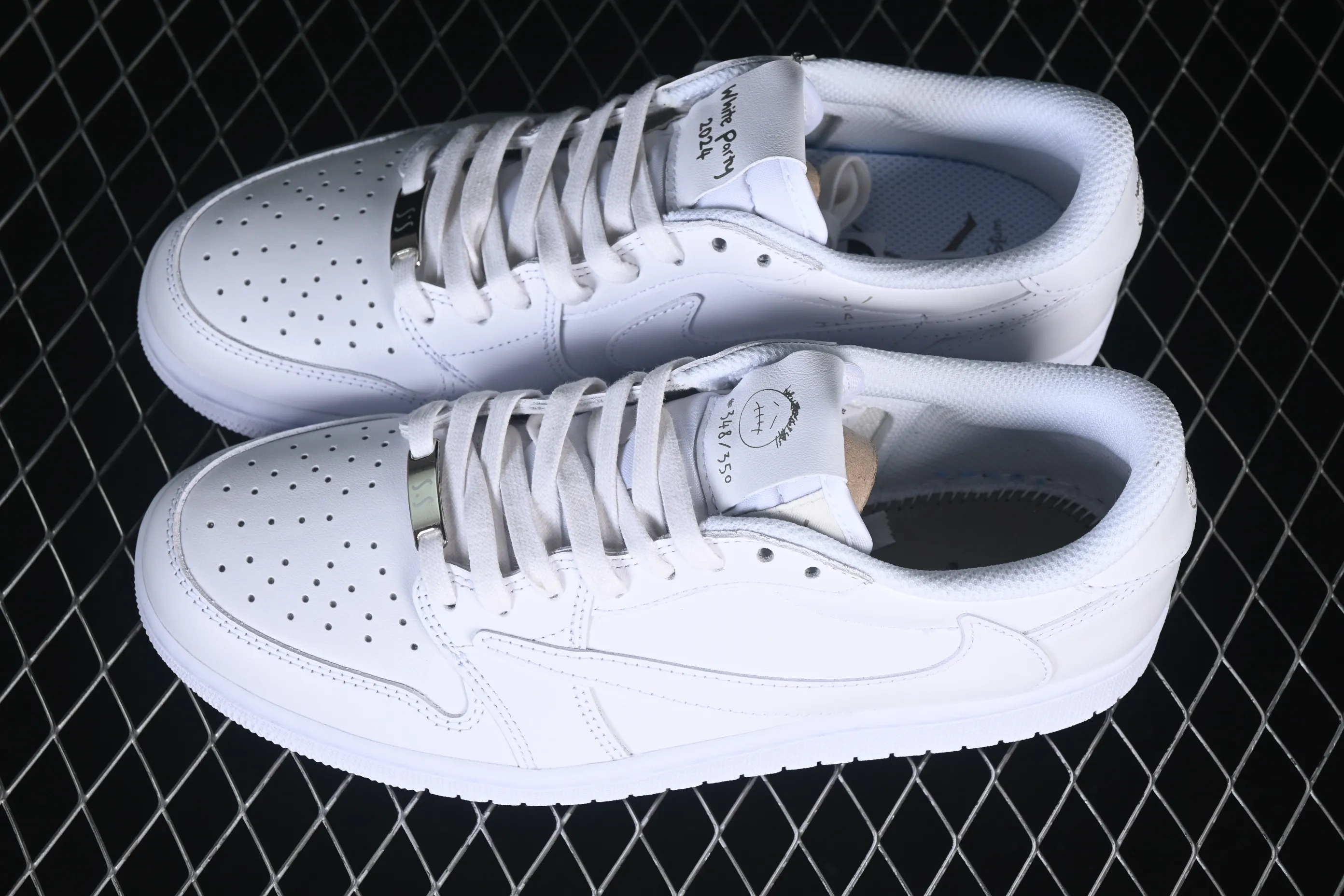 All categories Air Jordan Jordan series basketball shoes Air Jordan 1 Low Travis Scott x Fragment Design x Air Jordan 1 Low OG SP AJ1 Joe 1 relatives and friends limited pure white low-top cultural casual sneakers TD1228-111